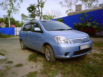 2005 Toyota Raum Pictures