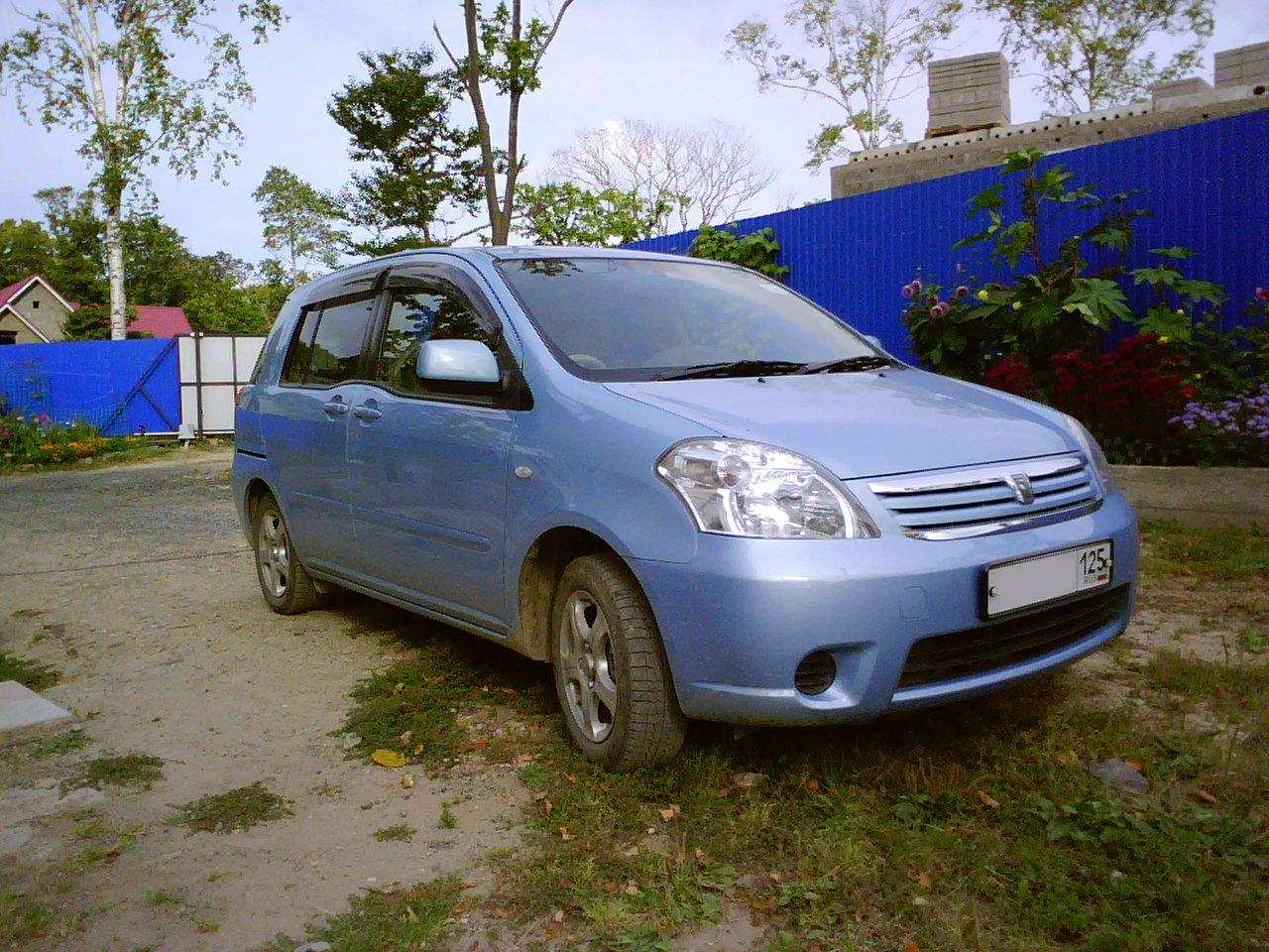 Тойота раум 2005