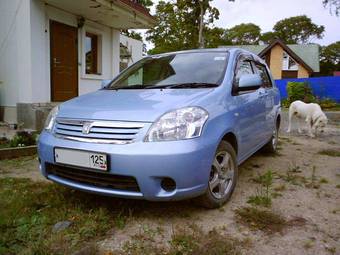 2005 Toyota Raum Photos