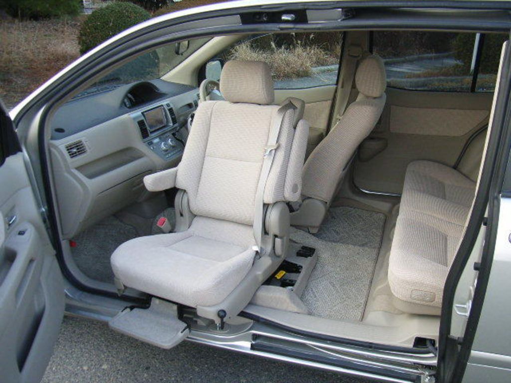 2006 Toyota Raum