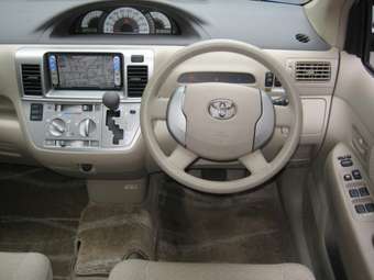 2006 Toyota Raum Pictures