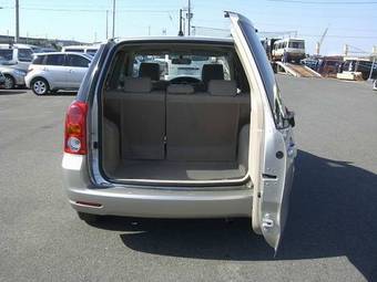 2006 Toyota Raum Pics