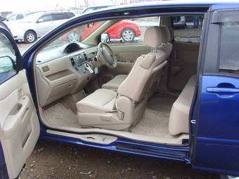 2006 Toyota Raum Photos