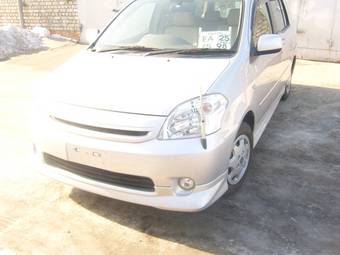 2008 Toyota Raum Photos