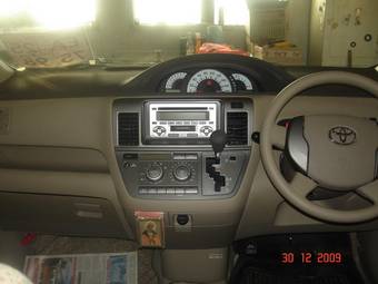 2008 Toyota Raum Photos