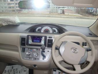 2008 Toyota Raum Pictures