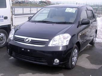 2009 Toyota Raum Photos