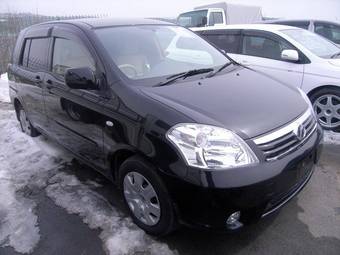 2009 Toyota Raum Pictures