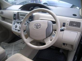 2009 Toyota Raum Images