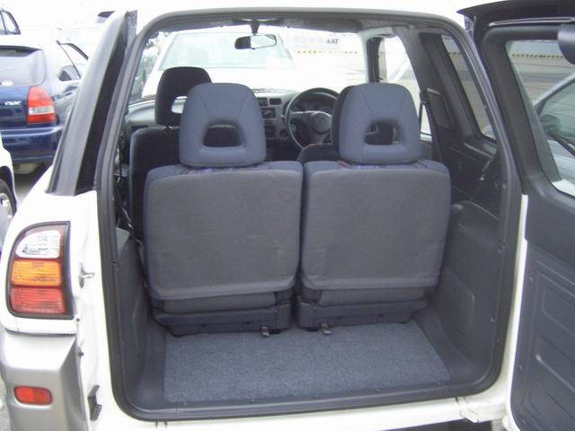 1999 Toyota RAV4 Images