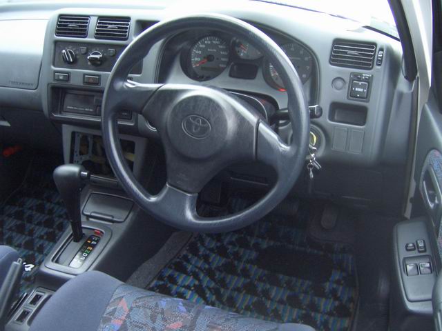 1999 Toyota RAV4 Pictures