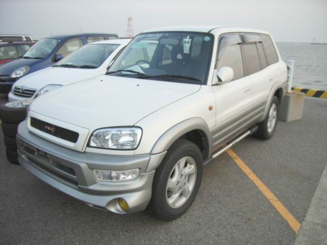 1999 Toyota RAV4 Pictures