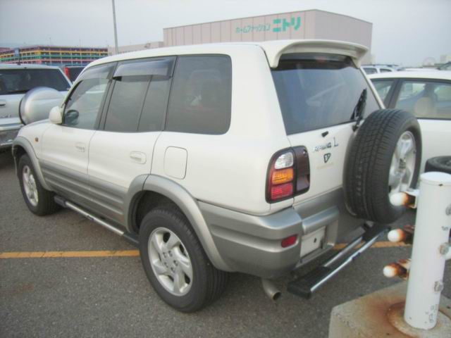 1999 Toyota RAV4 Pictures