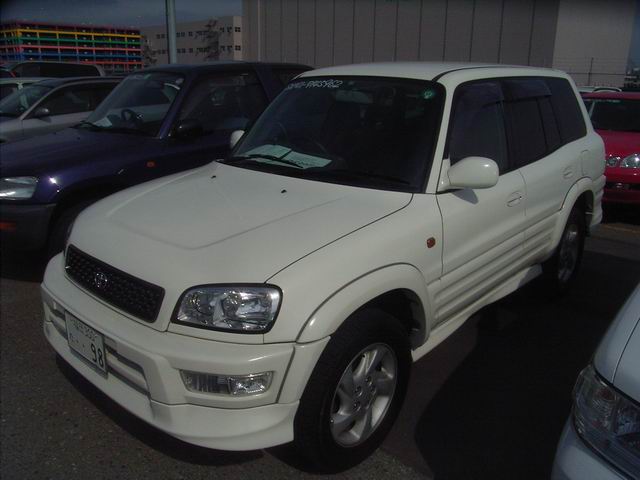 1999 Toyota RAV4 Photos