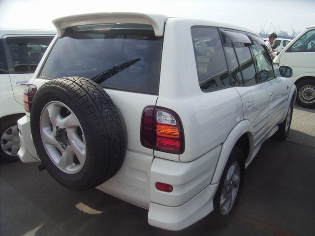 1999 Toyota RAV4 Pictures