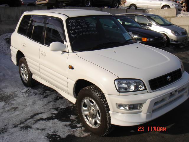 1999 Toyota RAV4 Pics