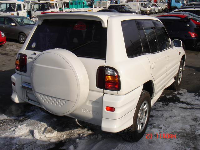 1999 Toyota RAV4 Pictures