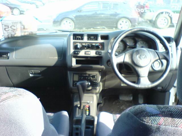 1999 Toyota RAV4 Pictures