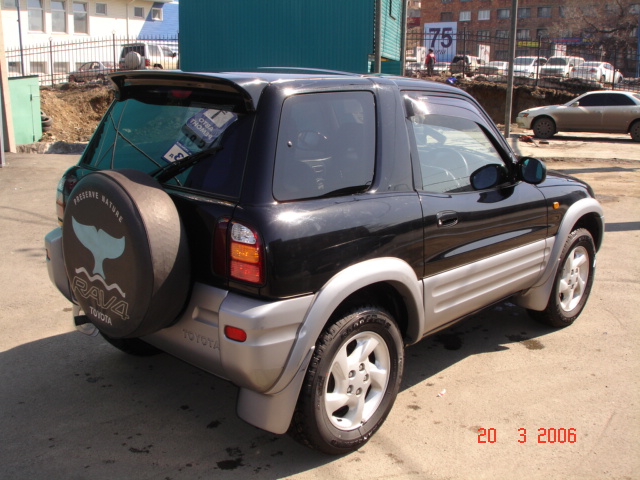 1999 Toyota RAV4 Pictures