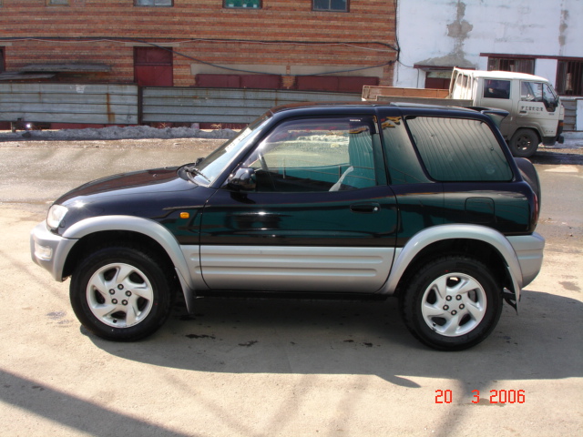 1999 Toyota RAV4 Pictures