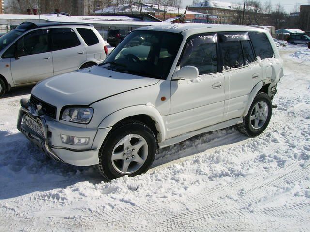 2000 Toyota RAV4