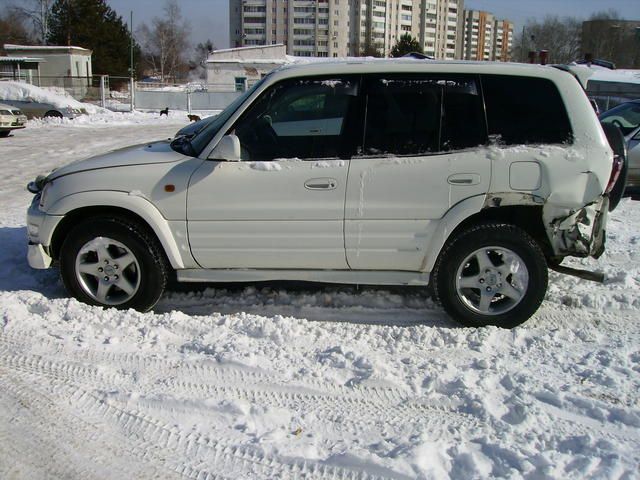 2000 Toyota RAV4