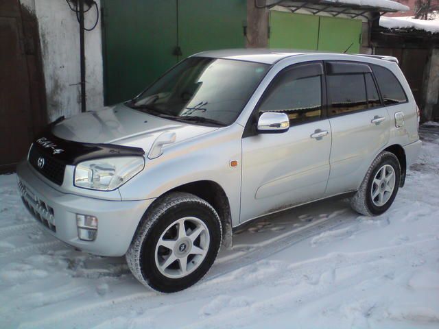 2000 Toyota RAV4
