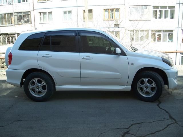 2000 Toyota RAV4