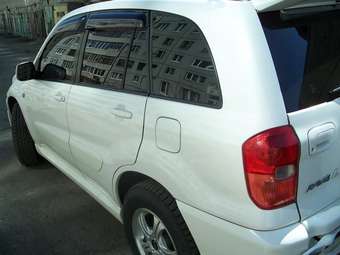 2000 RAV4