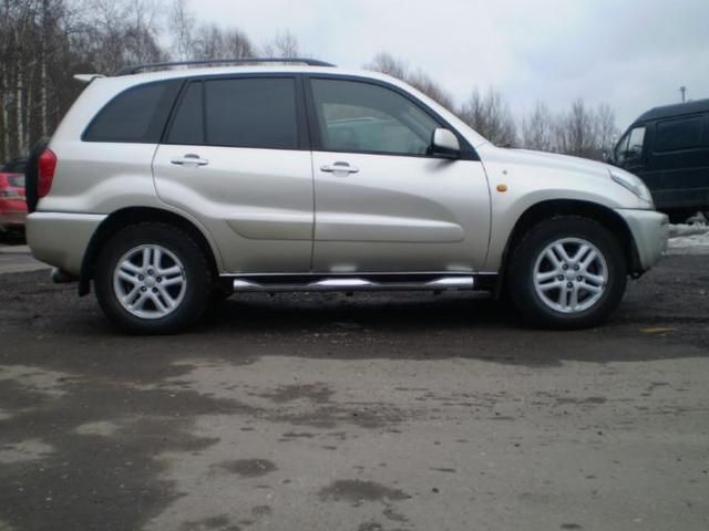 2000 Toyota RAV4