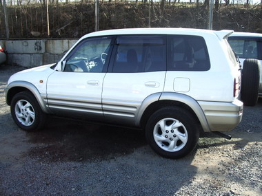 2000 Toyota RAV4 Pictures
