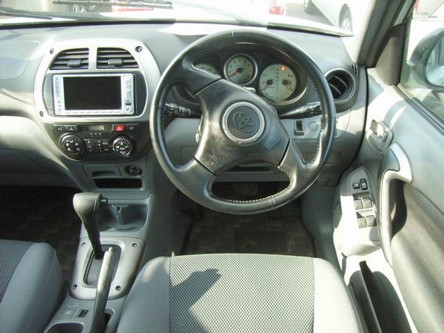 2000 Toyota RAV4 Pics