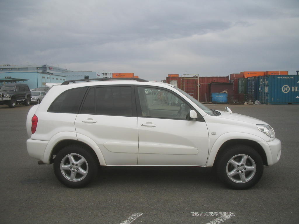 2000 Toyota RAV4 Photos