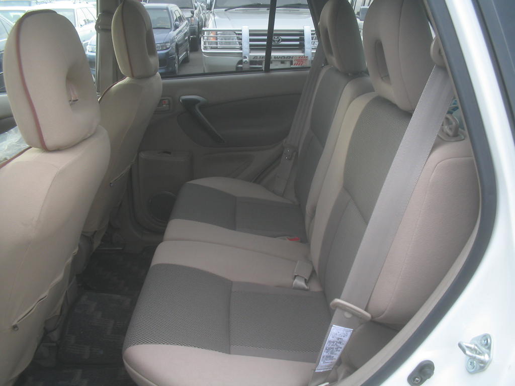 2000 Toyota RAV4 Images