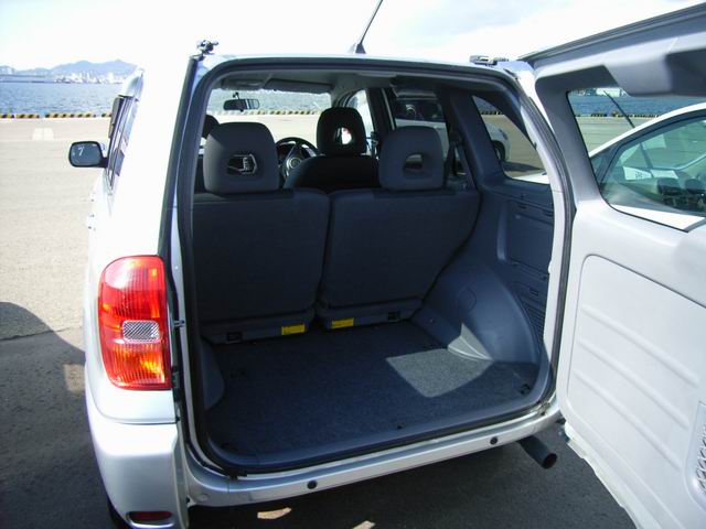 2000 Toyota RAV4 Images