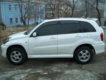 2000 Toyota RAV4 Images