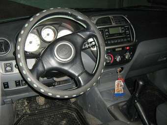 2002 Toyota RAV4 Pics
