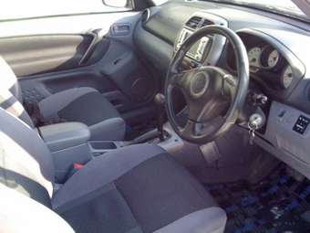 2002 Toyota RAV4 Photos