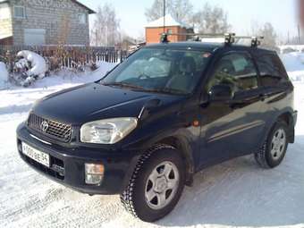 2002 Toyota RAV4 Photos