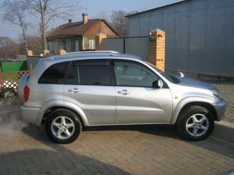 2002 Toyota RAV4 Photos