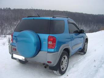 2002 Toyota RAV4 Images