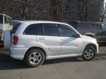 2002 Toyota RAV4 Pics