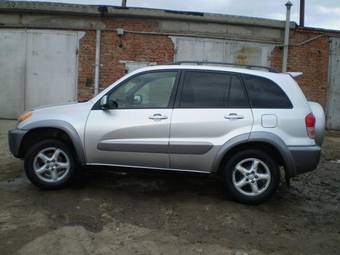 2002 Toyota RAV4 Photos
