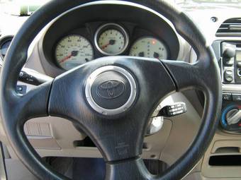 2002 Toyota RAV4 Photos