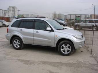 2002 Toyota RAV4 Photos