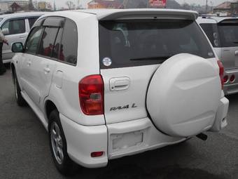 2002 Toyota RAV4 Photos
