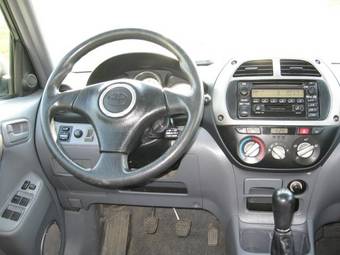 2002 Toyota RAV4 Photos