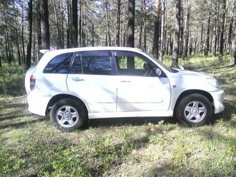2002 Toyota RAV4 Photos