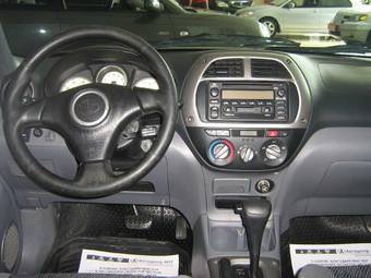 2002 Toyota RAV4 Pics