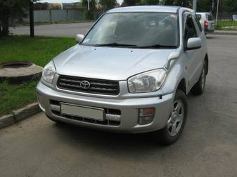 2002 Toyota RAV4 Photos